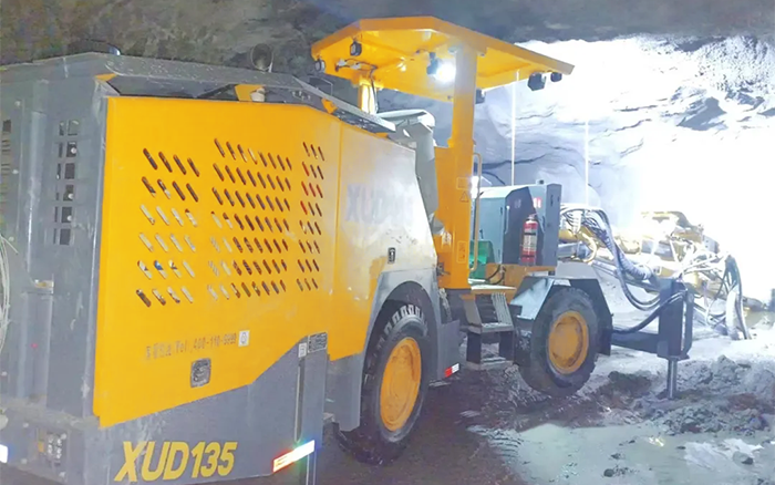 掘进铁矿！esball官网电子游戏www.esball.com掘进钻车硬核施工