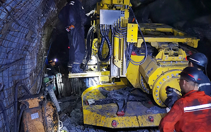 煤矿开采难 esball官网电子游戏www.esball.com“机甲兽”来帮忙